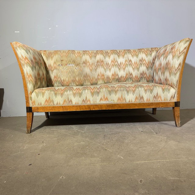 Antiguo sofá de nogal época 700 Luis XVI, medidas 170 x 66. Antigüedad.